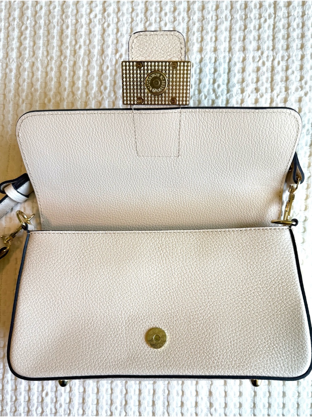 Divina Ferenze Cream Pebble Leather Crossbody Bag with Gold Hardware - Picture 3 of 6